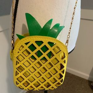 Pineapple purse